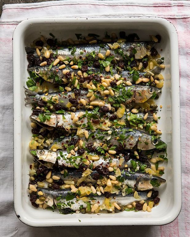 Sardines-au-four-au-citron-confit-et-fruits-secs